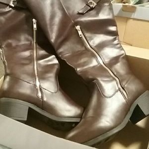 Riding boots
